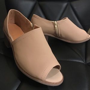 Cream dress shoes-brand new!